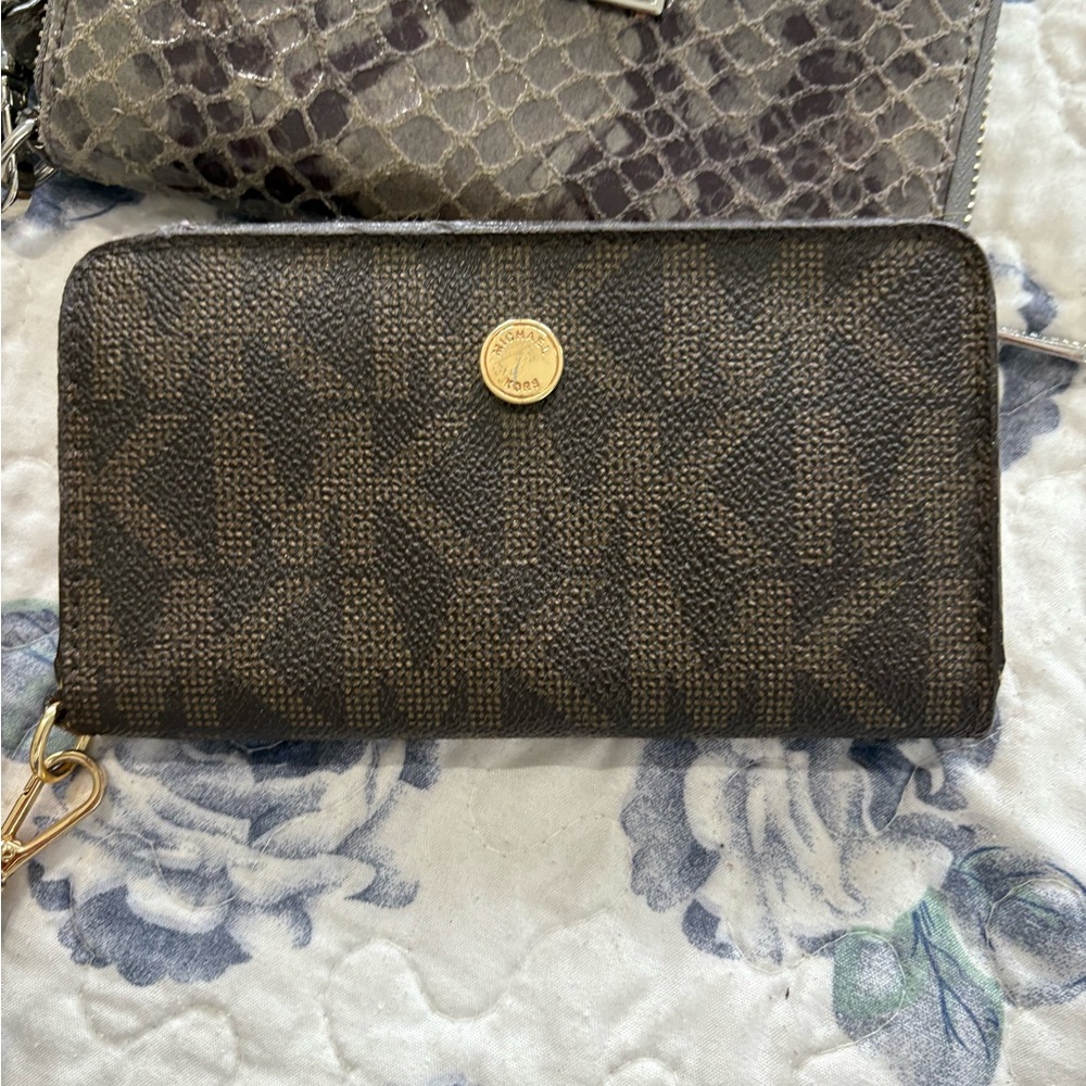 Michael Kors Brown Wallet Classic Design